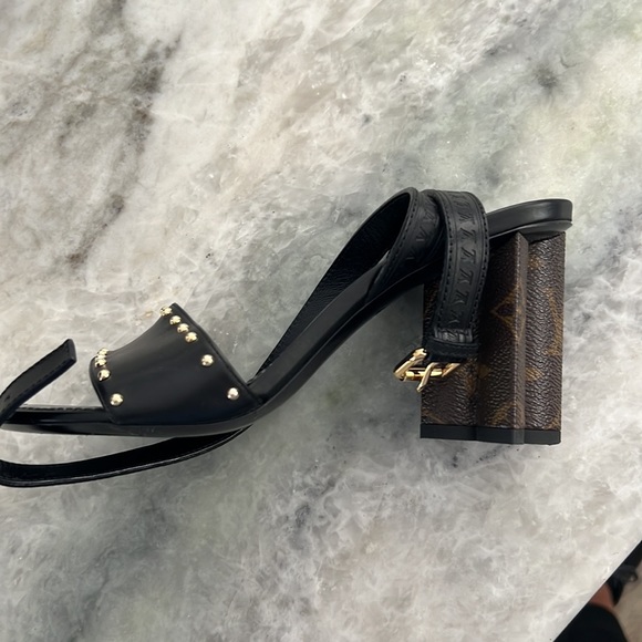 Louis Vuitton heels. Worn once and in prestine condition. Size 37. Beauties!! - Picture 5 of 7